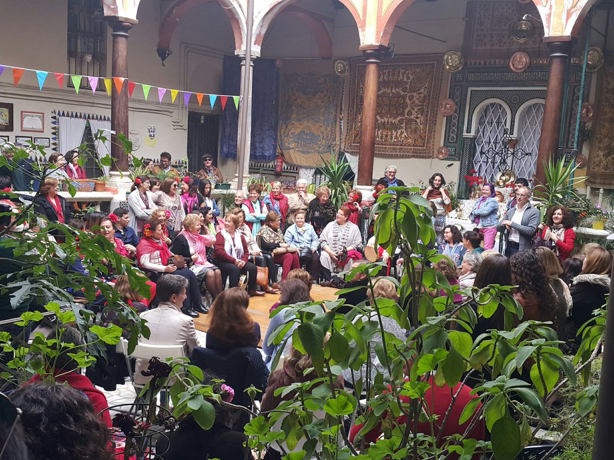 labrit_net's tweet photo. Casa de los Pumarejos, "Casa de Vecindad". Auzolanaren adibidea Sevilla erdigunean? #SeminarioInmaterial https://t.co/20ekJi3rwf