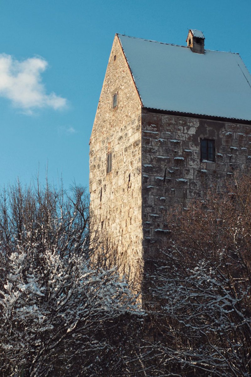 Mixmag's tweet photo. Farrago is a new festival located on the grounds of a 13th century Bavarian castle 😱 🏰

https://t.co/69a3Aj2tm2 https://t.co/1s49EYXdEC