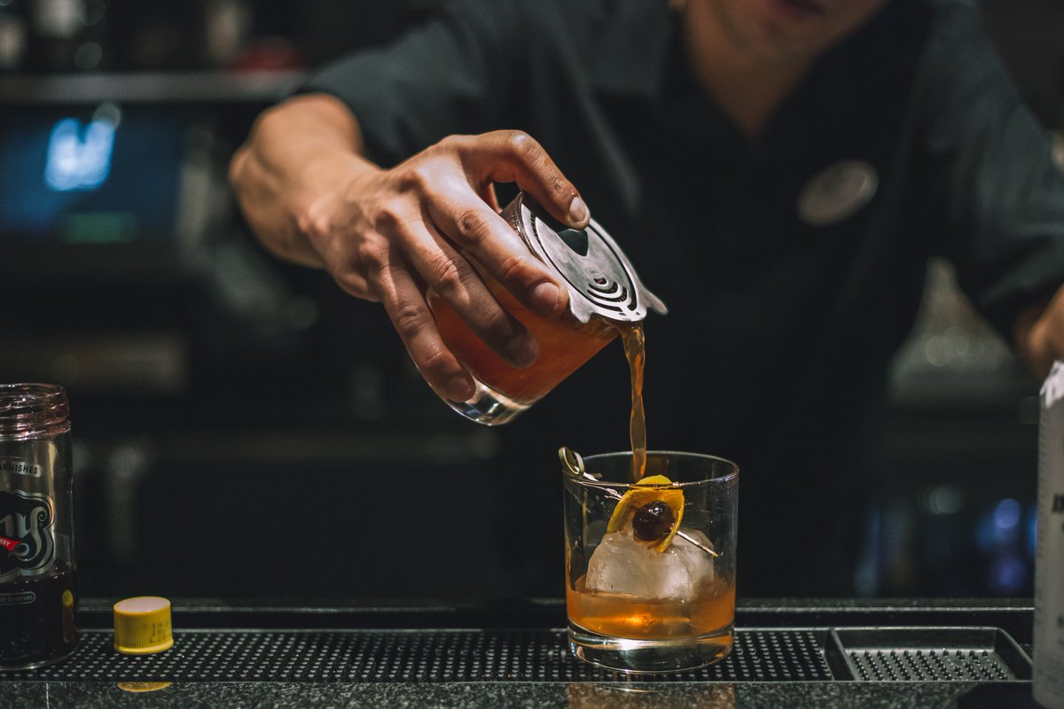 #Happyhour #Shulas347Grill #LakeMarysbest Come and enjoy our Happy Hour cocktails, wines, beers and appetizers tonight for $3.47 a piece.