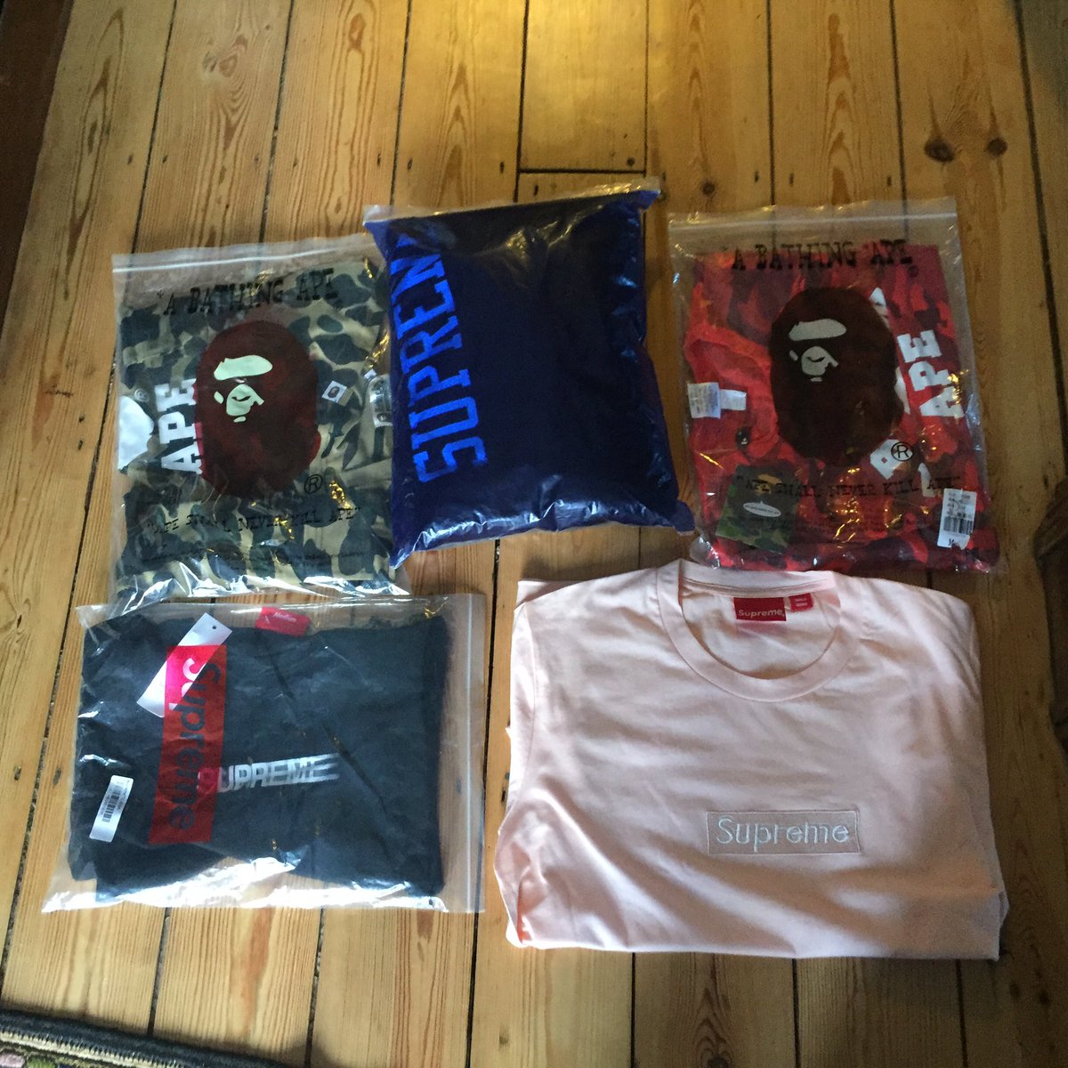 TSPlug's tweet photo. New shipment in bogo motion championxsupreme and of course bape. Dm for more info 
Ps, were still running the bape mask giveaway so get actv https://t.co/Mgt3XouYVs