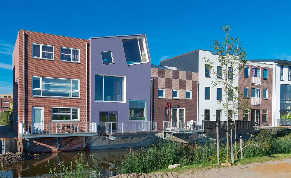 RICSnews's tweet photo. Magazine | Is the UK finally waking up to the potential of custom-build? https://t.co/bStekv2pUq #RICSmodus #construction https://t.co/mGdAvXnMeP