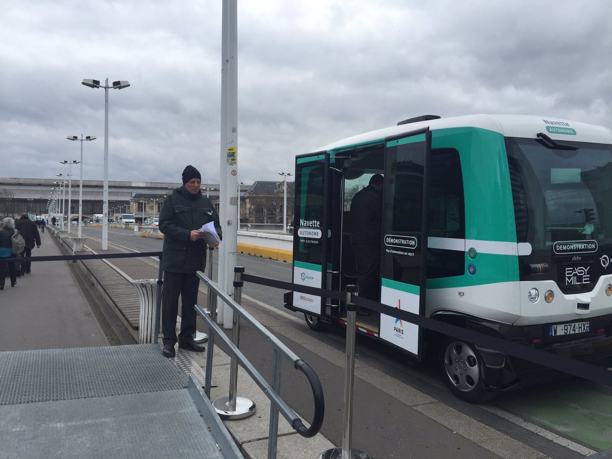 citysurfingteam's tweet image. Taking the new #driverlessbus to the floating hotel #offparisseine !! Super cool!!! 👏👏❤#sncf #reinventerlaseine #innovation #paristourisme