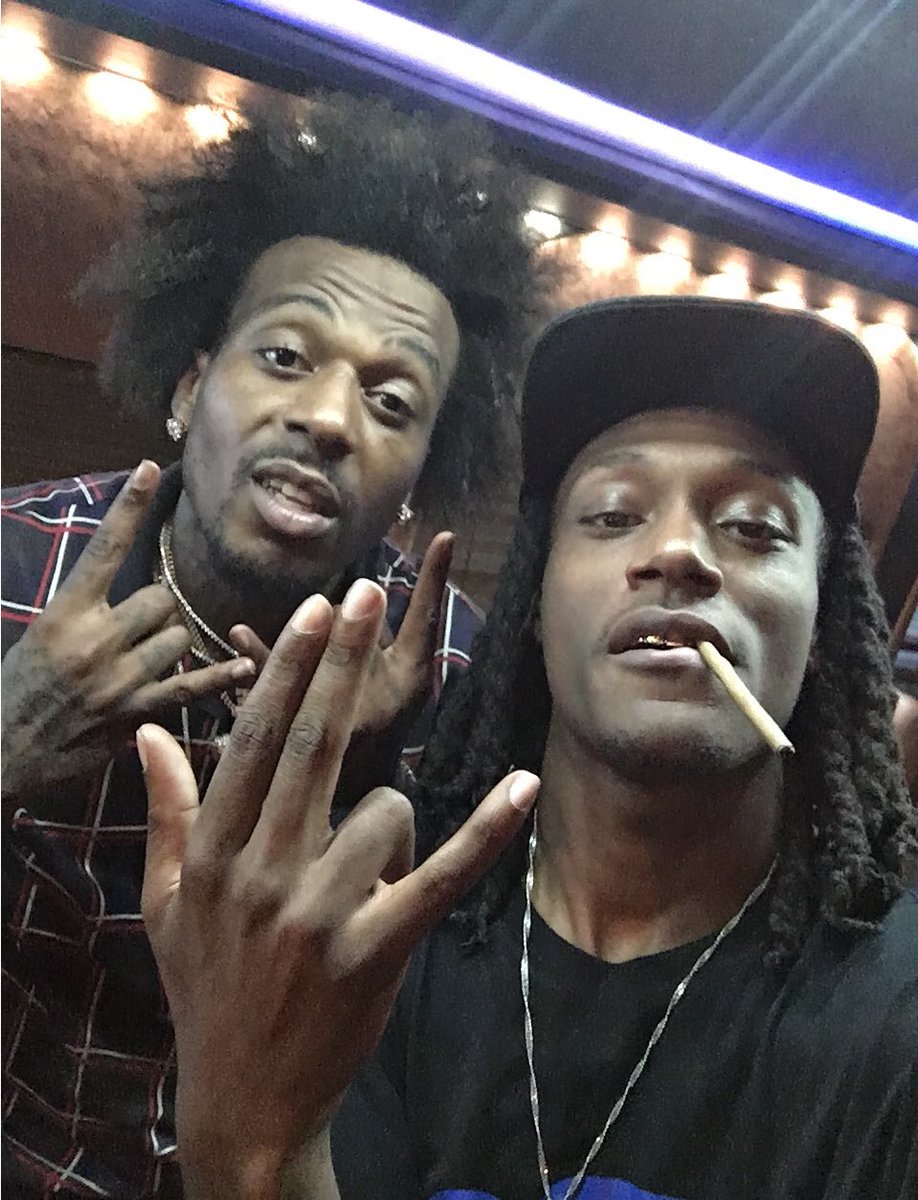 v0N_L0wK3y's tweet photo. Owwwweeeeeeeee 💦💦💦
@Sauce_Walka102 a real One 💯
#OnSauce #VonSkee #TSF #L0wK3y #SXSW #FlyShitOnly #EverybodyEats #SPRINTERLYFE  #SauceTwinz https://t.co/NswEOuQb00