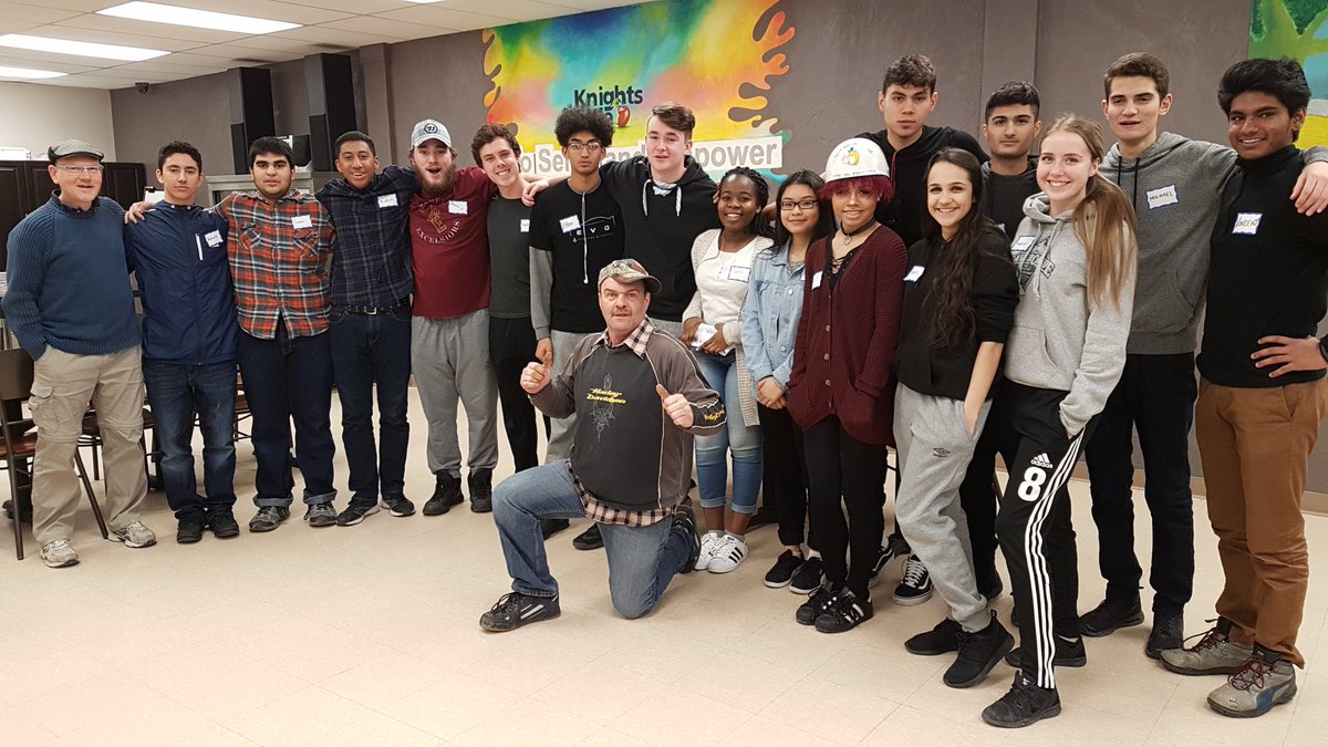 Bfinny1960's tweet photo. Mr. Hilton's Class saying no to drugs...yes to pineapple! Knights Table Brampton. #cardinalleger https://t.co/v7RFaFB20x