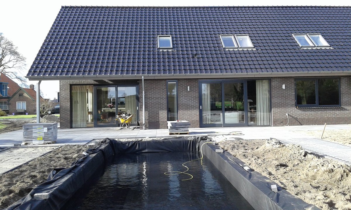 tMulligen's tweet photo. De eerste liters water zijn in de vijver!
#tuin #tuinontwerp #tuinaanleg
@EcolanEPDM @BuiterBeton https://t.co/qxo9oN5YUc