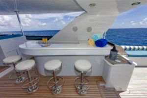 Explore the #Grenadines aboard #OCEAN #CLUB! buff.ly/2n8Ur54