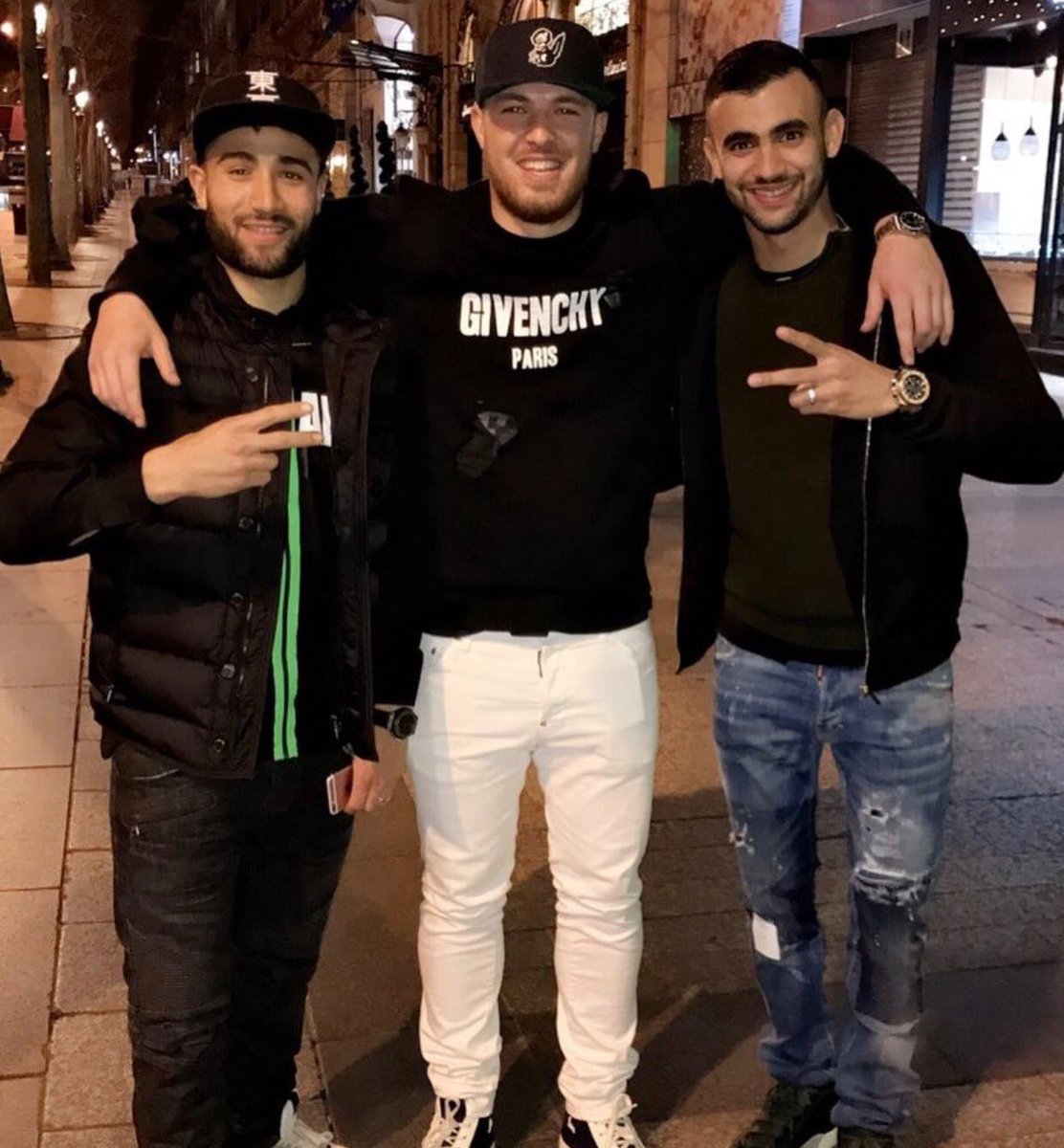 NabilFekir's tweet photo. #Paris ✌️ https://t.co/Zt0XJvbCHw