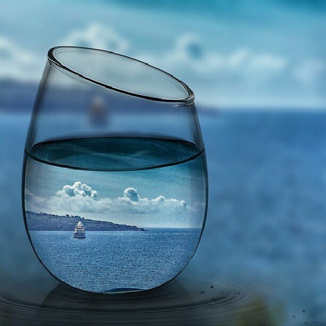 tempioaforisma's tweet photo. "La poesia è l’arte di far entrare il mare in un bicchiere."
Italo Calvino #GiornataMondialeDellaPoesia https://t.co/meCyynFhYY