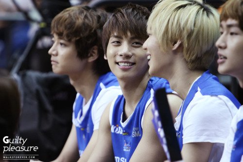 archivejonghyun's tweet photo. 111016 https://t.co/IzzuFYb4qg