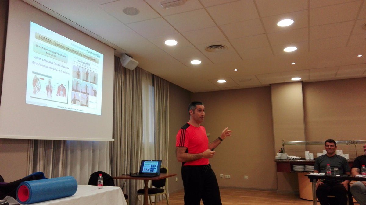 ecohbiz's tweet photo. Continuamos en @BMontecastillo TALLER CONDICION FISICA @DomingoPF "Estar SALUDABLE significa moverte mejor" En equipo con @PaulaLopezDN https://t.co/h28TXH86jJ