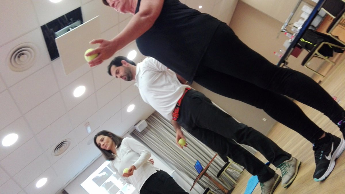 ecohbiz's tweet photo. Continuamos en @BMontecastillo TALLER CONDICION FISICA @DomingoPF "Estar SALUDABLE significa moverte mejor" En equipo con @PaulaLopezDN https://t.co/h28TXH86jJ