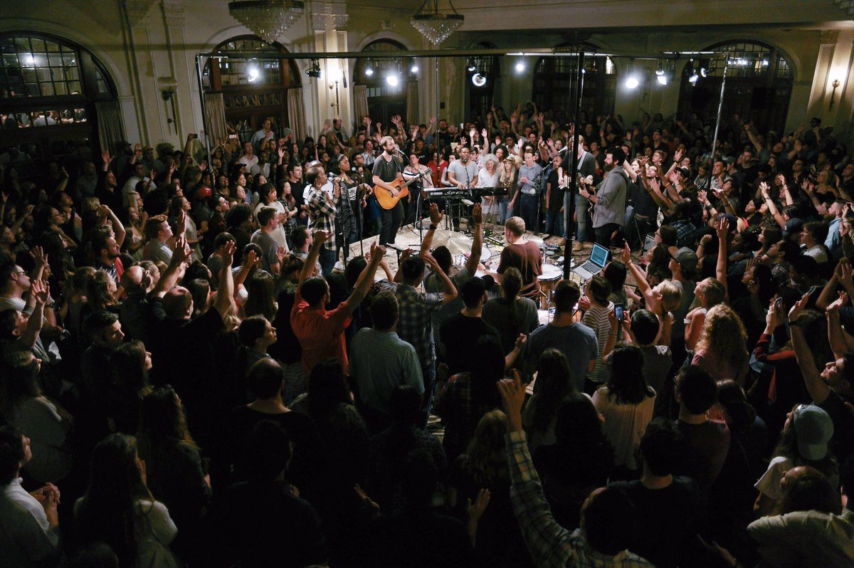 unitedpursuit's tweet photo. 700 plus last night in Houston! What a blast, thanks for coming out! ❤️ https://t.co/fl5cf81aCx