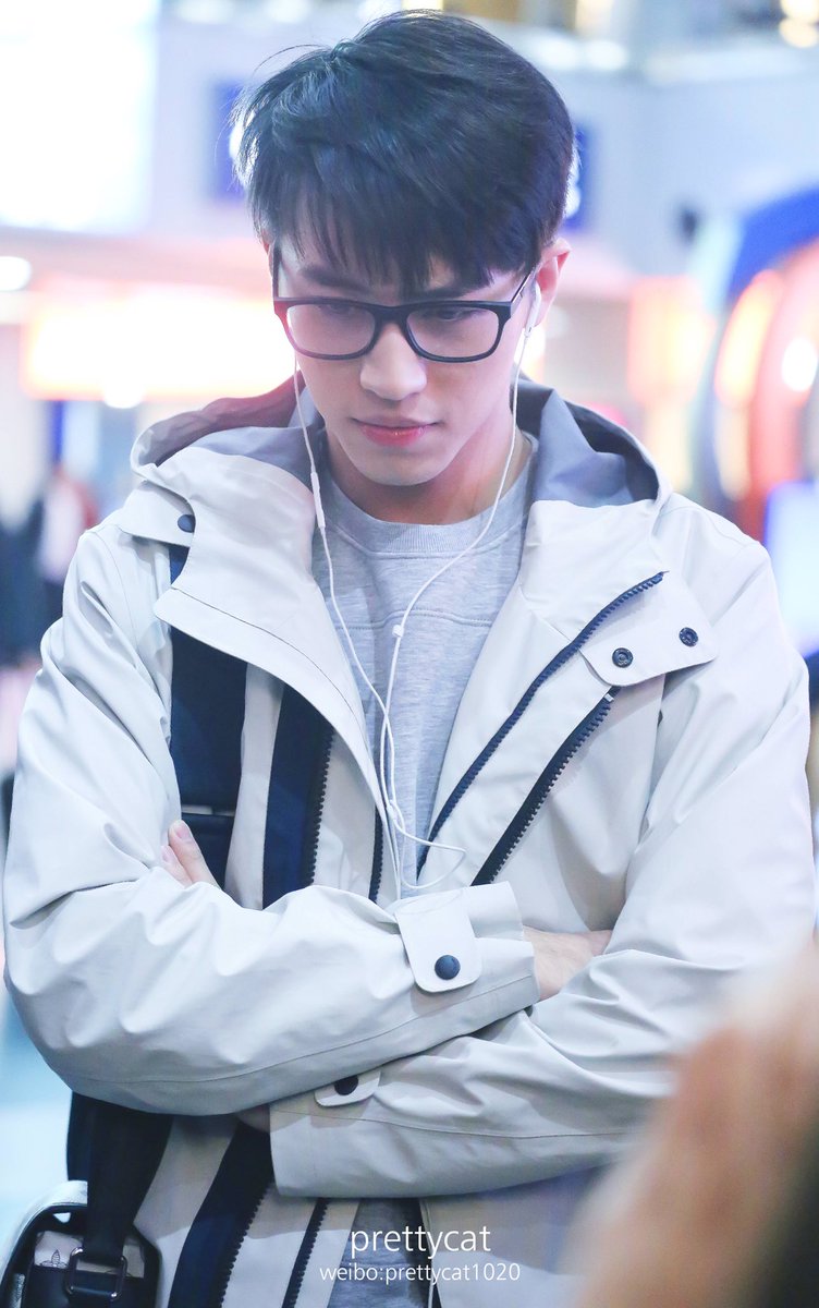 prettycat_1020's tweet photo. [HD]170318 PEK✈️WUX
#许魏洲 #xuweizhou #허위주 https://t.co/X3b0D6Do0L