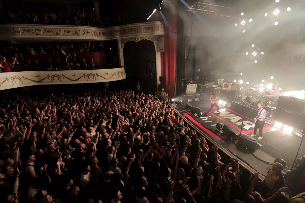 wotf_uk's tweet photo. A massive thank you to all the fans & artists who helped raise £567,190 for @WarChildUK over #BRITsWeek2017! You make the difference! https://t.co/QAzVkM9h3V