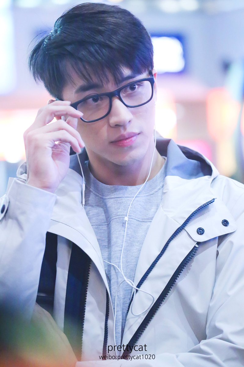prettycat_1020's tweet photo. [HD]170318 PEK✈️WUX
#许魏洲 #xuweizhou #허위주 https://t.co/asUAEDRYQD