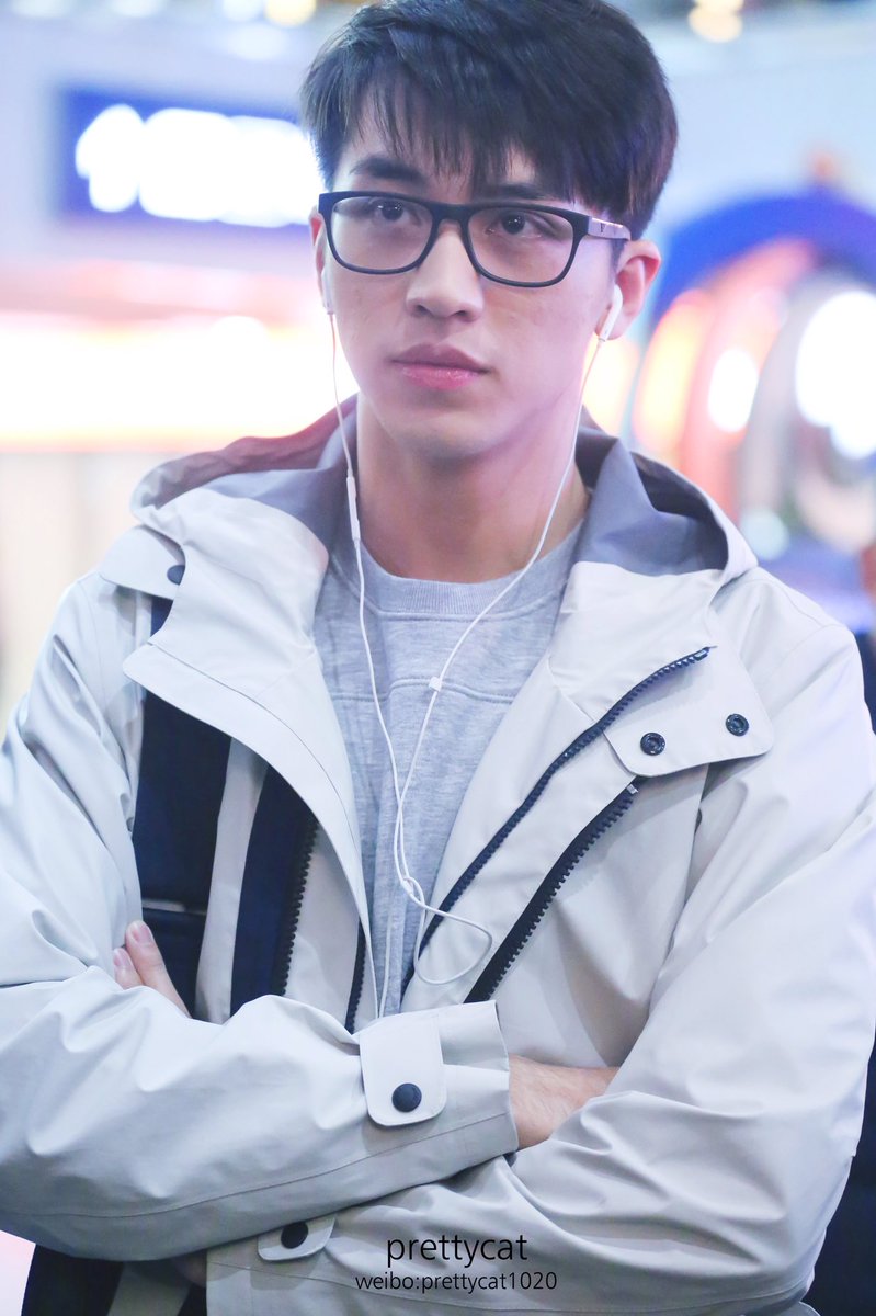 prettycat_1020's tweet photo. [HD]170318 PEK✈️WUX
#许魏洲 #xuweizhou #허위주 https://t.co/asUAEDRYQD