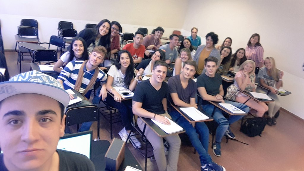 ClaudiaClaug2's tweet photo. Bienvenidos! #SoyIngresanteSiglo21 #LicRelacInternac @LaSiglo21 @pablorivarola https://t.co/38ebXpf1lk