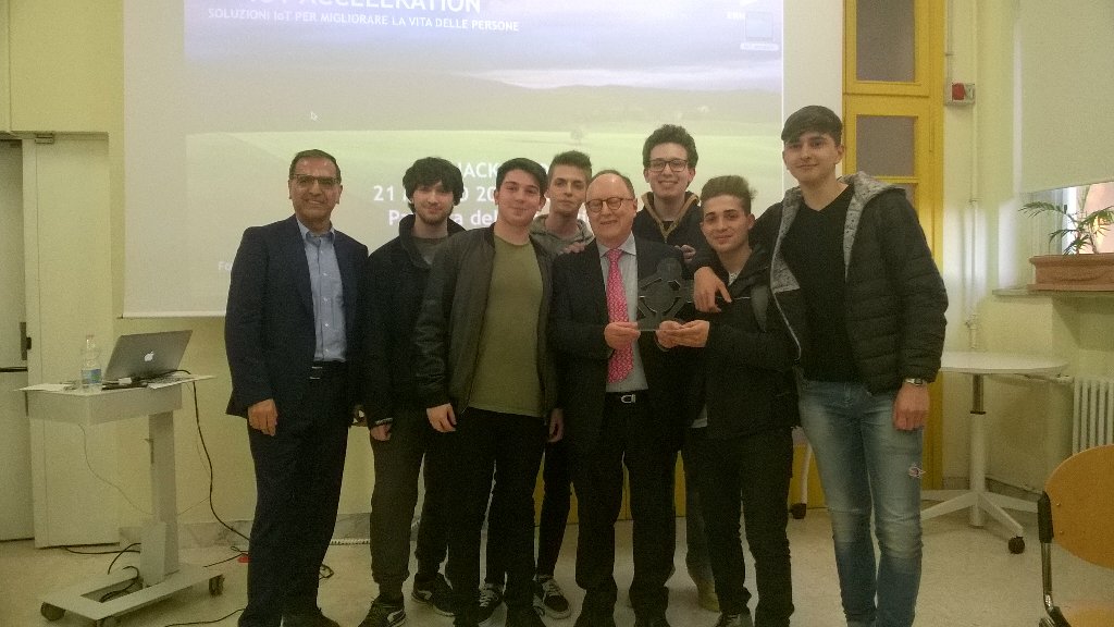 Eleonora_FMD's tweet photo. Terminato l'#hackathon #IoTAcceleration, primi i ragazzi dell'Alighieri con SubFlower, secondi ACS, terzi MediClock https://t.co/prOL4DXfAS