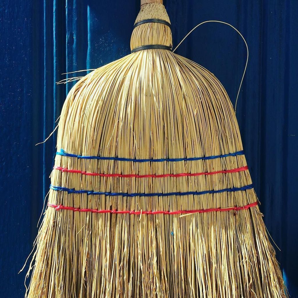 amandadoughty's tweet photo. Lines in the everyday object - The broom! Especially love the stitches!
.
.
.
#cornfiber #… https://t.co/gxibkY5H6j https://t.co/yRv1ukYKwe