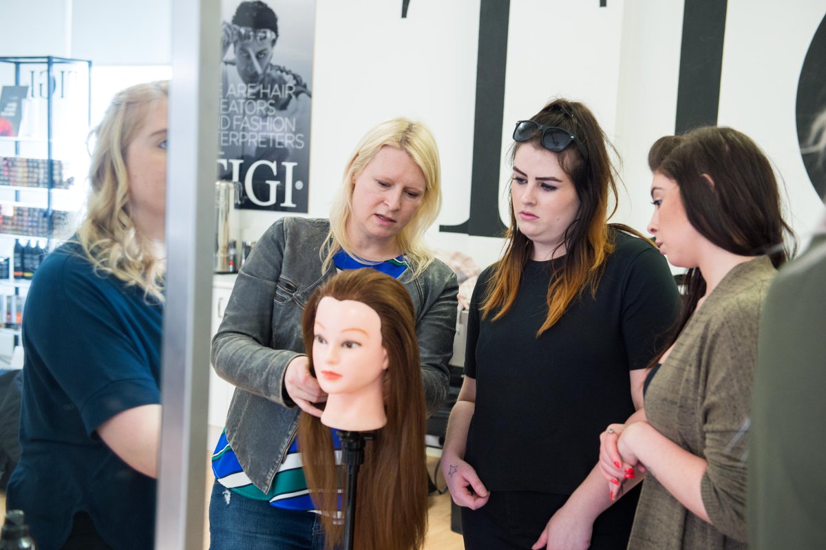 TIGIPro's tweet photo. Sharing what we know with other hairdressers is always a joy! #sessioncourse https://t.co/VgmZApgmhY
