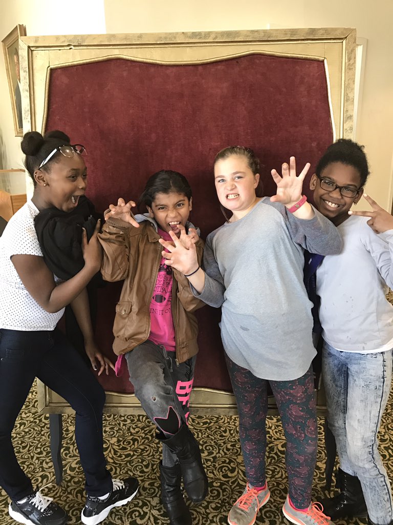 Melodies_with_M's tweet photo. The red carpet! #FCSAllCounty #kidsdeserveit @neetneet1976 @LaurelMillElem https://t.co/DdXiZotXRG