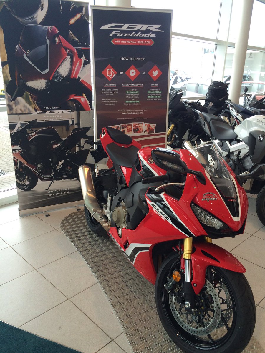 beckers1000's tweet photo. #NewFireblade all ready for #FirebladeSelfie @HondaNW Blackpool https://t.co/rVfr9UTEbA