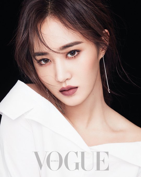 Some_One13's tweet photo. Yuri - VOGUE 
https://t.co/Tp6Zhnvo6J https://t.co/MnSX7xT30R