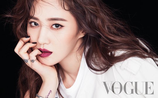 Some_One13's tweet photo. Yuri - VOGUE 
https://t.co/Tp6Zhnvo6J https://t.co/MnSX7xT30R