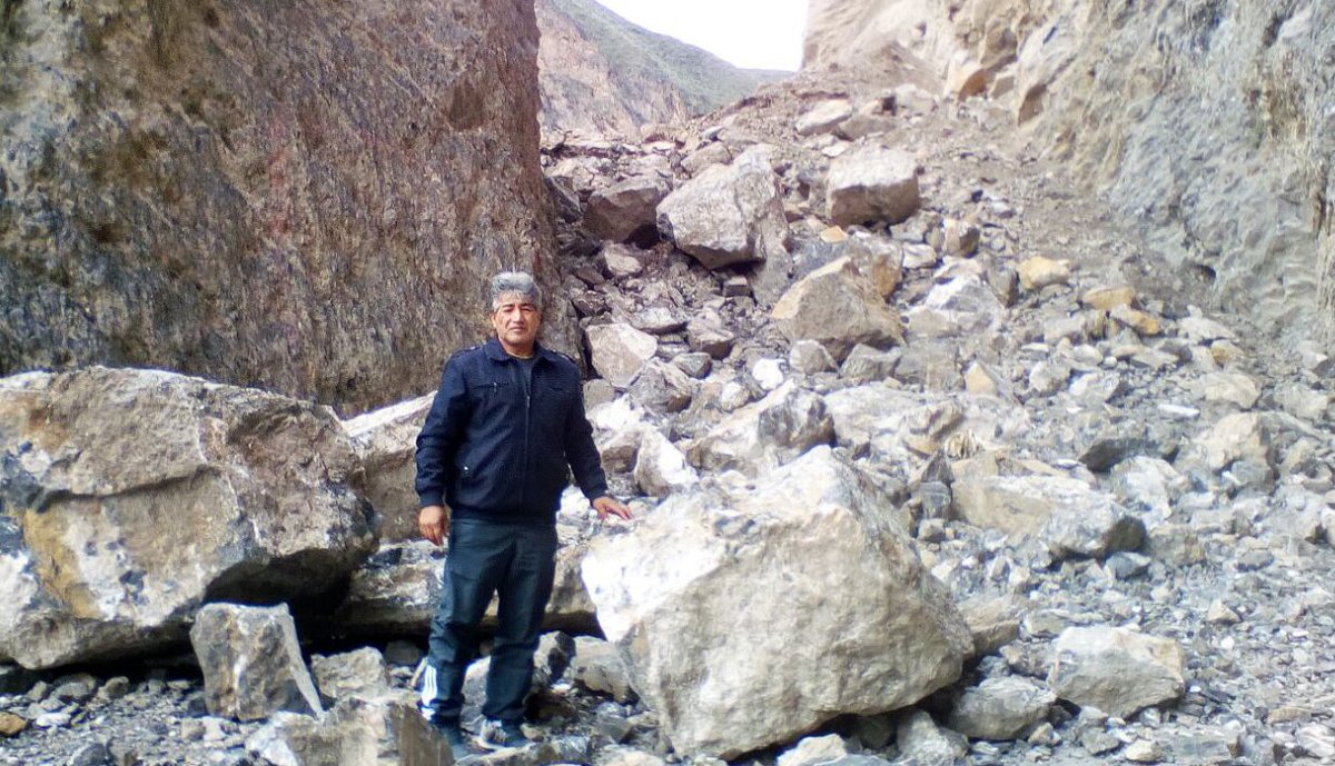 GoreAyacucho's tweet photo. Gobernador @JulioSevillaS  verifica el estado de la carretera  al interior de la región #LosConquistadores - #Huancasancos @ProviasNac_Peru. https://t.co/1R6QlhpkBi