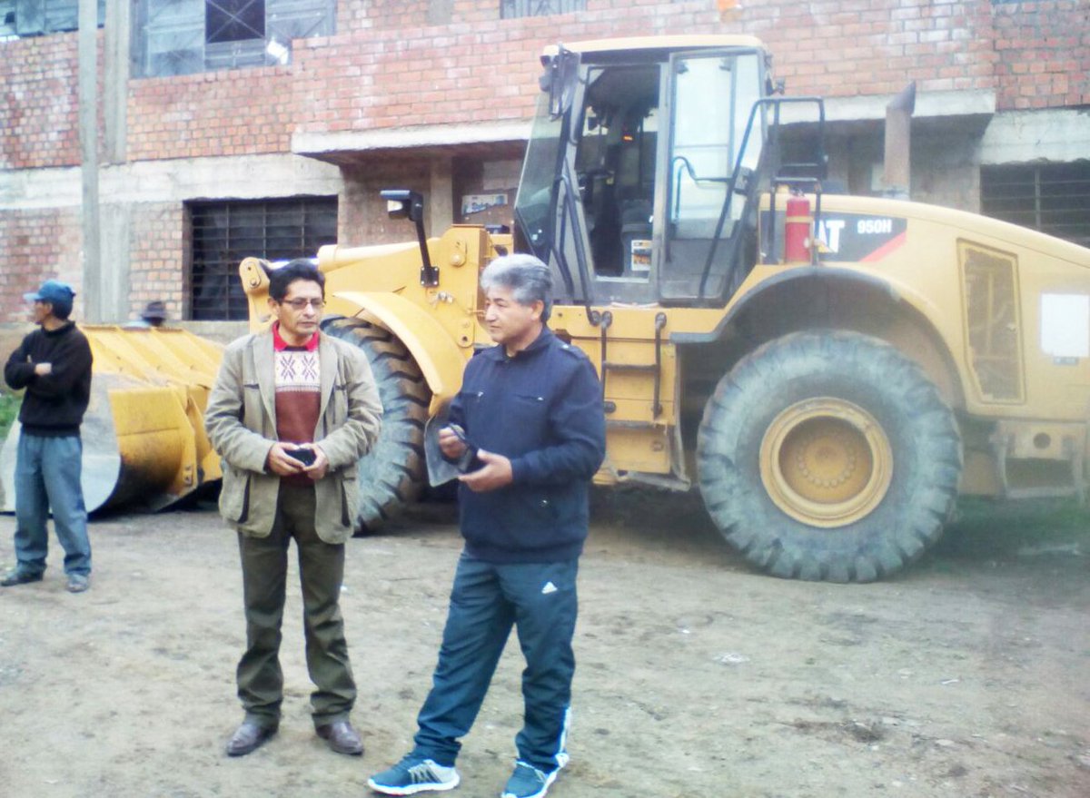 GoreAyacucho's tweet photo. Gobernador @JulioSevillaS  verifica el estado de la carretera  al interior de la región #LosConquistadores - #Huancasancos @ProviasNac_Peru. https://t.co/1R6QlhpkBi