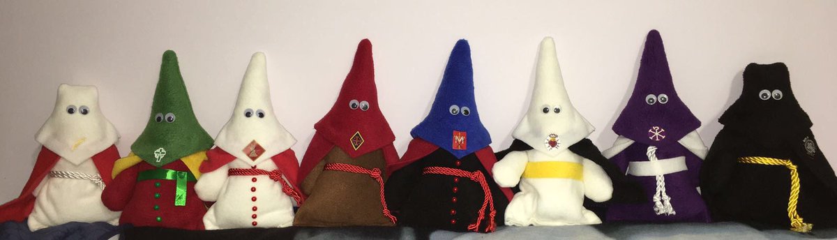 Has visto qué muñecos cofrades tan graciosos?? Si quieres el de tu Cofradía ponte en contacto con nosotros! Miden 20 cm y valen 20€.