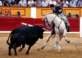 aplausos's tweet photo. En la sección toreo a caballo, el protagonista de esta semana es Leonardo Hernández. https://t.co/Npx7jKCZX4 https://t.co/sQ7i5aPwRI