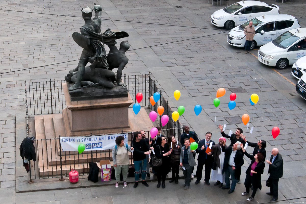 crasicap's tweet photo. #21marzo Giornata Internazionale contro il #razzismo rainbow balloons to #FightRacism https://t.co/0jV5Oe7Pa5