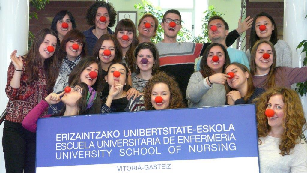 rakelmateo91's tweet photo. L@s futur@s trapecistas de @euenfermeria tambien pensamos q la salud es cosa seria! #conHumorTodoSabeMejor @MAXIGJ @IzaskunAntunez https://t.co/ZXOmNxp7Ph