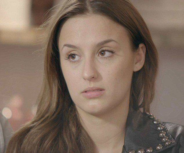 LucyWatsonReact's tweet photo. When one of your girls takes back a cheating fuckboy https://t.co/vYKqJVXaR6