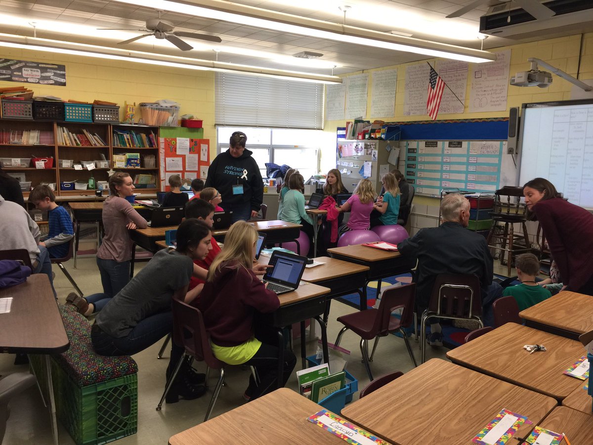 MrsKrolicki's tweet photo. Awesome day writing blogs together in @MrsC3G 's room with @TroutmansTrek3 and @mchm_photomom and our kids. #princespride #futureready326 https://t.co/tqom8lNWLt