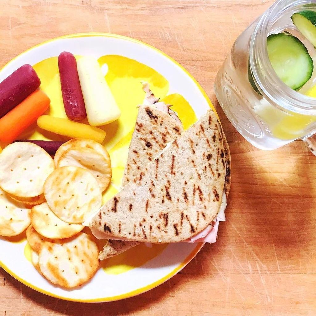 thenewperf's tweet photo. Turkey and Cheese wrap on a @flatoutbread fold it wrap with rainbow carrots and good thins… https://t.co/MjhfqV7Hlu https://t.co/1GWqOP92ue
