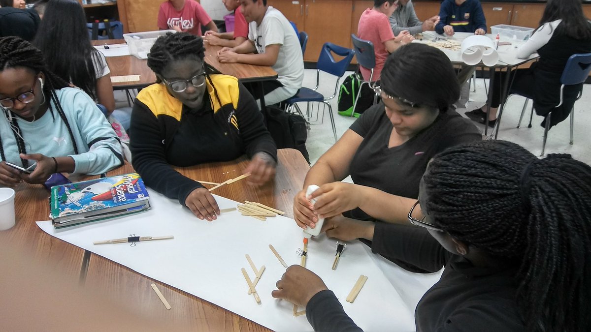 DrCpistorius's tweet photo. Future engineers at Brookhaven MS. Building bridges!  #AMSTIworks @RhondaDuvall4 @AmstiUAH https://t.co/SLHQYLjeXm