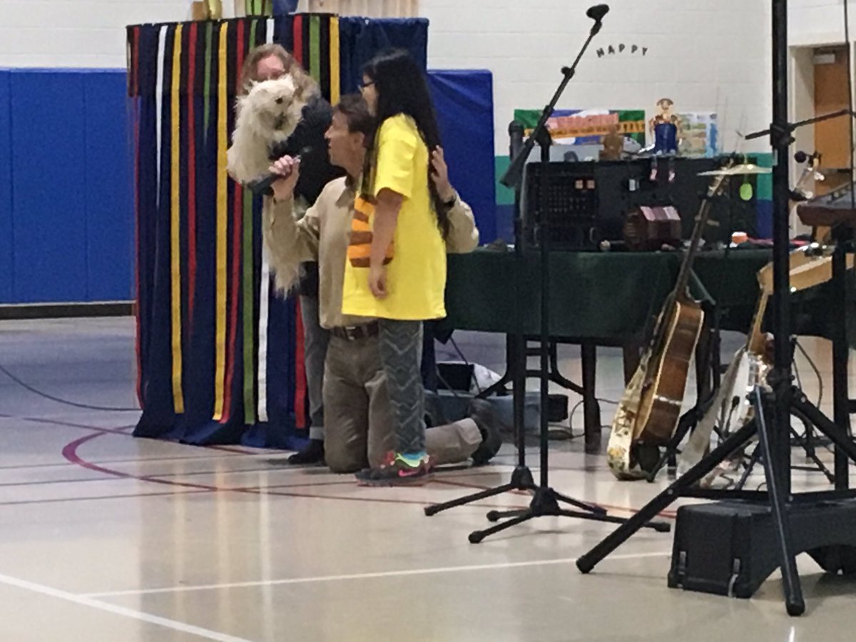 MrsGreenWCS's tweet photo. So cool for the students to hear a conversation in a different language! #WeAreWatauga @MabelSchool https://t.co/qKS501YJCz