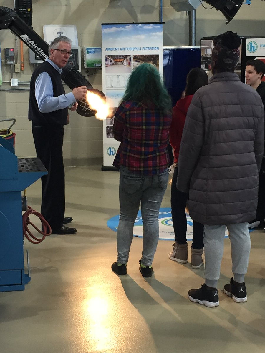 HASTINGSAir's tweet photo. Great @MilwaukeeMPS 7th grade tour today hosting Audubon Technology &amp; Communication Center Middle School #COSBEspark, #MMACmember https://t.co/gFoVhY8e8l