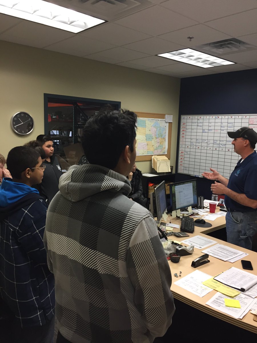 HASTINGSAir's tweet photo. Great @MilwaukeeMPS 7th grade tour today hosting Audubon Technology &amp; Communication Center Middle School #COSBEspark, #MMACmember https://t.co/gFoVhY8e8l