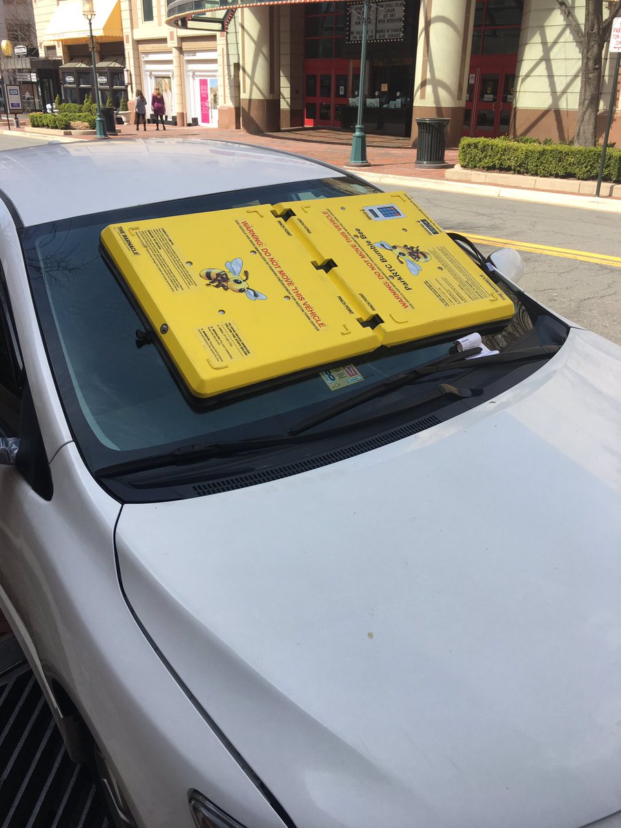 jlahr's tweet photo. @RestonTwnCenter Great job on making patrons of businesses at the Reston Town Center feel welcomed. #fail https://t.co/Fuz4h2p3zz