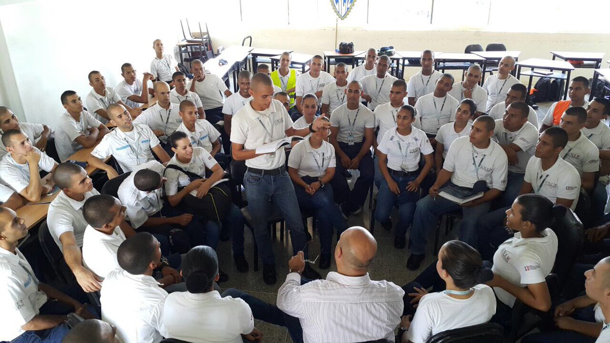 franklincicpc's tweet photo. UNES/Zulia/Academia CICPC/Actividad extra cátedra: Discentes de Invest. Penal participan en el Día Mundial de la Poesía https://t.co/gizyQjKFdC