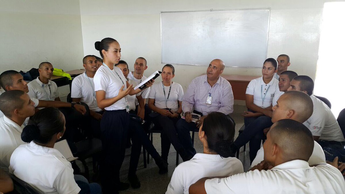 franklincicpc's tweet photo. UNES/Zulia/Academia CICPC/Actividad extra cátedra: Discentes de Invest. Penal participan en el Día Mundial de la Poesía https://t.co/gizyQjKFdC
