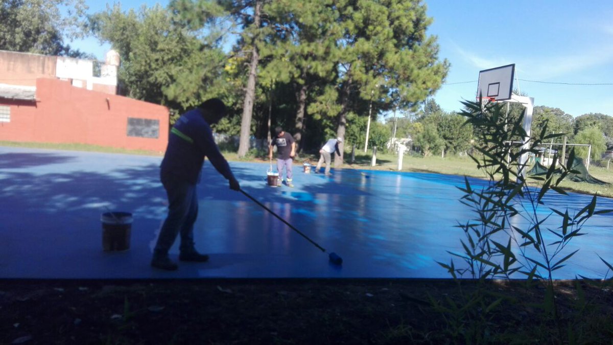 JorgeOdilio's tweet photo. Finalizamos 1ra mano de pintura!!!!!
Playon de usos múltiples Lagomarsino 
@NicoDucote @MunicipioPilar @jpmartignone @campitosruben https://t.co/V4lXfvrymY