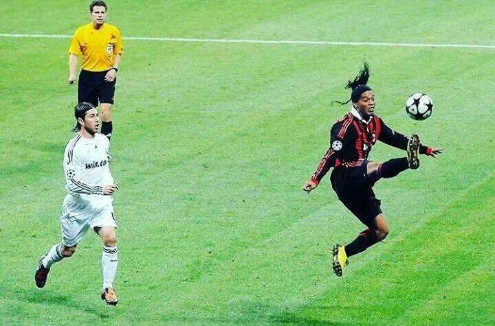 nowticiacom's tweet photo. No sabes qué feliz nos hiciste con tu fútbol, con tu magia, tu sonrisa siempre al jugar. ¡Felices 37, Ronaldinho! https://t.co/FCokb43n8y