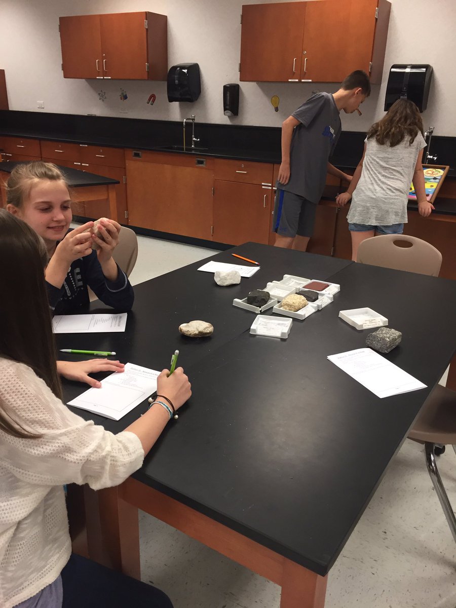 missjearly's tweet photo. 3rd block Perot visit! #sciencerocks #grantinaction  @olsonotters https://t.co/QFTOwNBkN6