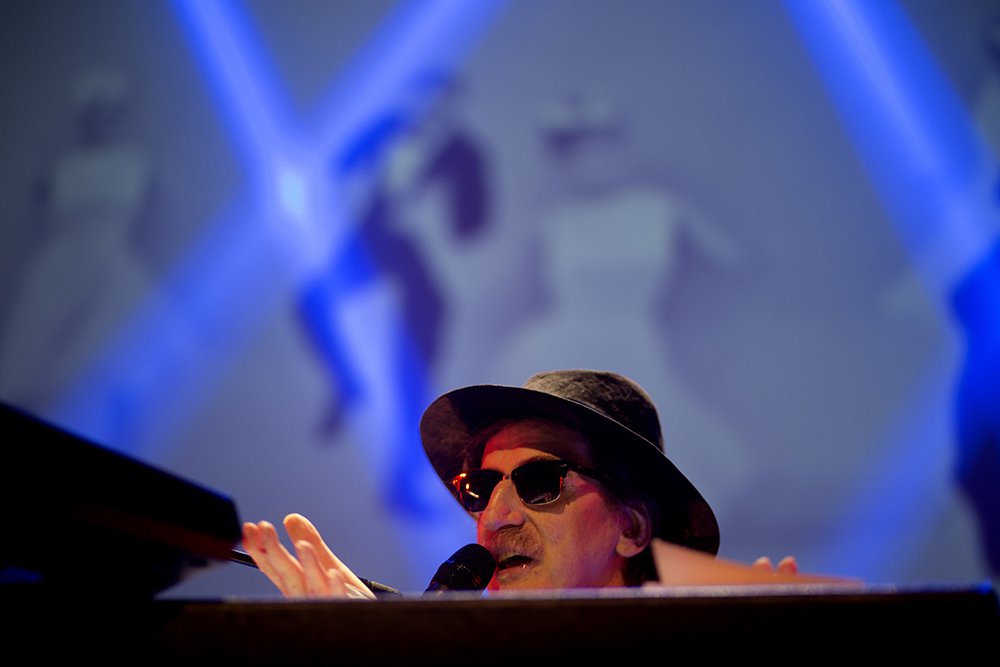 CC2037's tweet photo. + #fotos del show de #CharlyGarcía el jueves pasado en #CC2037
Las pics son de #LulaBauer
#CHARLYenCarasyCaretas #rock https://t.co/AVE03N3LY8