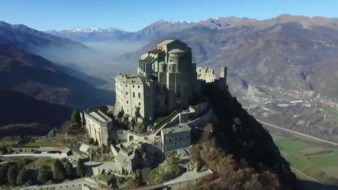 #Piemonte La magia della Sacra di San Michele: nei luoghi de “Il Nome  della Rosa” nasce il #tour del #mistero goo.gl/RF8jtA