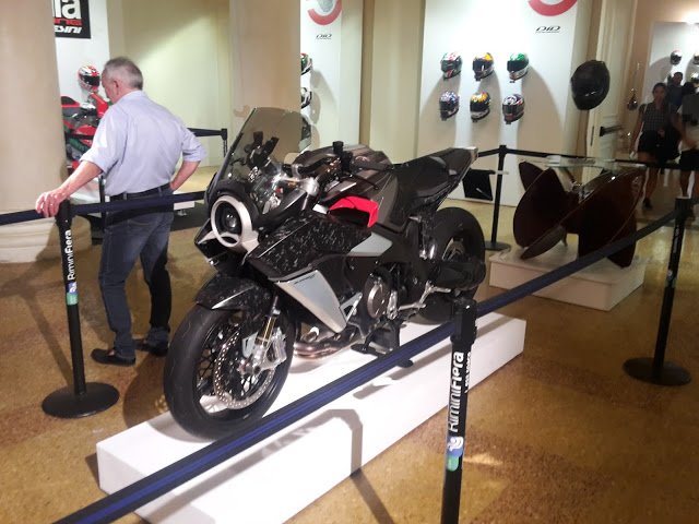 turningfireinto's tweet photo. https://t.co/7ujoAvoqYn
#ALDODRUDI MADE A GREAT #CONCEPTBIKE FROM A #VFR1200X .
HIS NAME IS #BURASCA = STORM #MADEINRIMINI https://t.co/a8e7vJg4E6